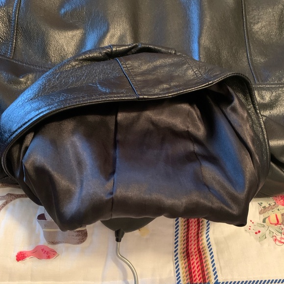 Wilson’s Leather Black Hooded Jacket - Picture 6 of 7